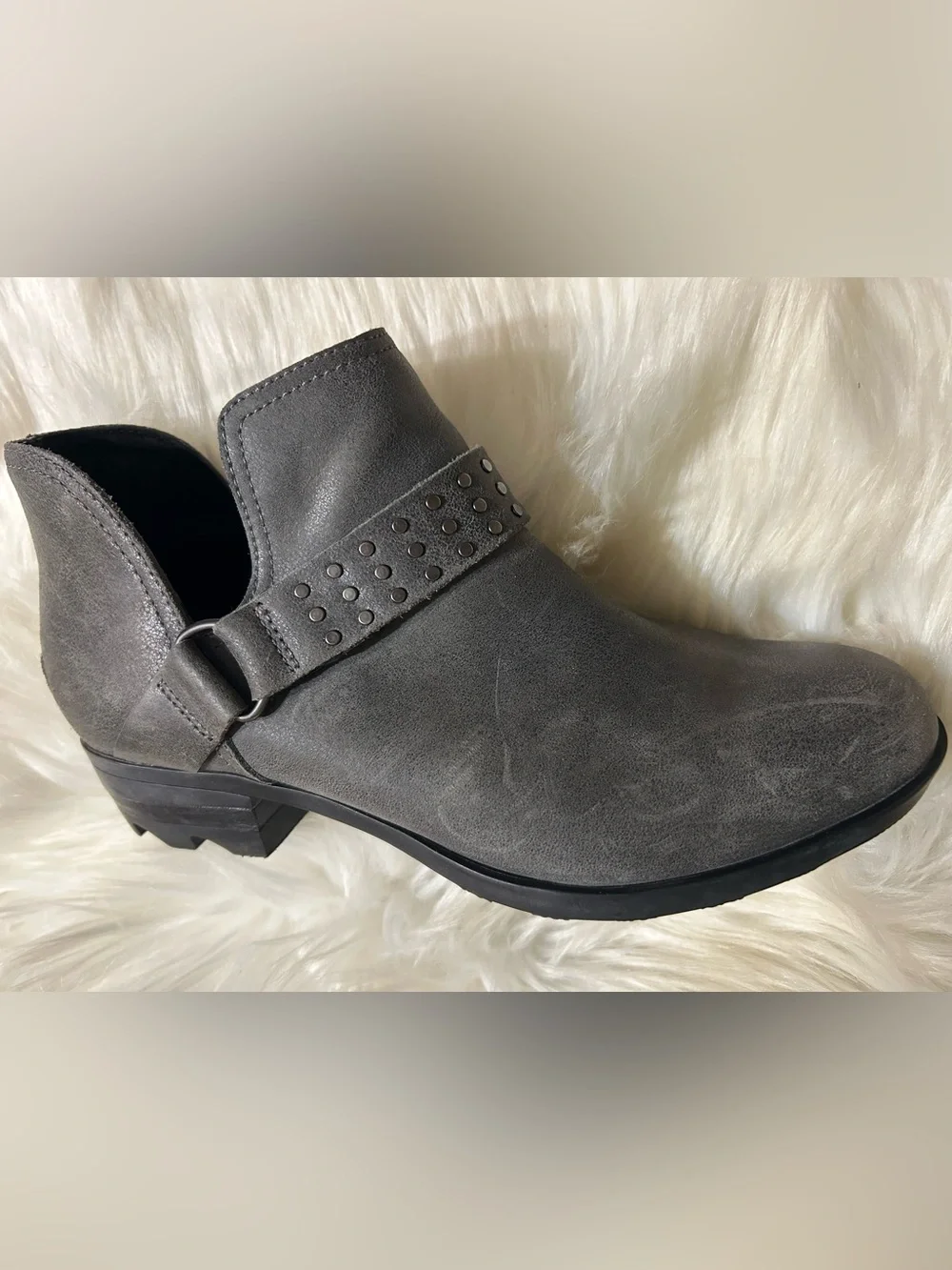 Sorel Lolla II Strap Stud Distressed Boots Size 9
